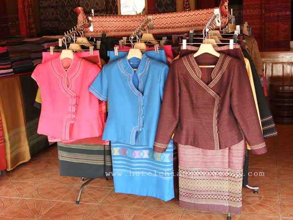 ตลาดผ้าบ้านฮวก